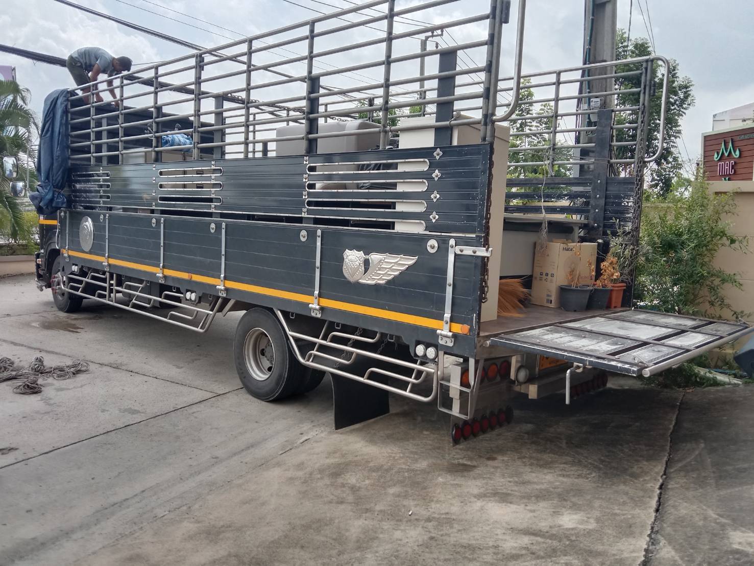 20 - https://paphatchayatransport356.com | ห้างหุ้นส่วนจำกัด ปภัชญา ทรานสปอร์ต356 รถรับจ้างทั่วไทย - บริการรถรับจ้าง ขนส่งทั้งในกรุงเทพฯ และต่างจังหวัดทั่วไทย เรามีรถหลายประเภทไว้บริการ เช่น รถกระบะคอก, รถกระบะตู้ทึบ, รถ4ล้อใหญ่, รถ6ล้อตู้ทึบ, รถ6ล้อคอก , รถ6ล้อท้ายลิฟต์, รถ10ล้อ, รถเทรลเลอร์, รถพ่วง, รถเฮี๊ยบ